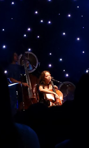Laufey in concert